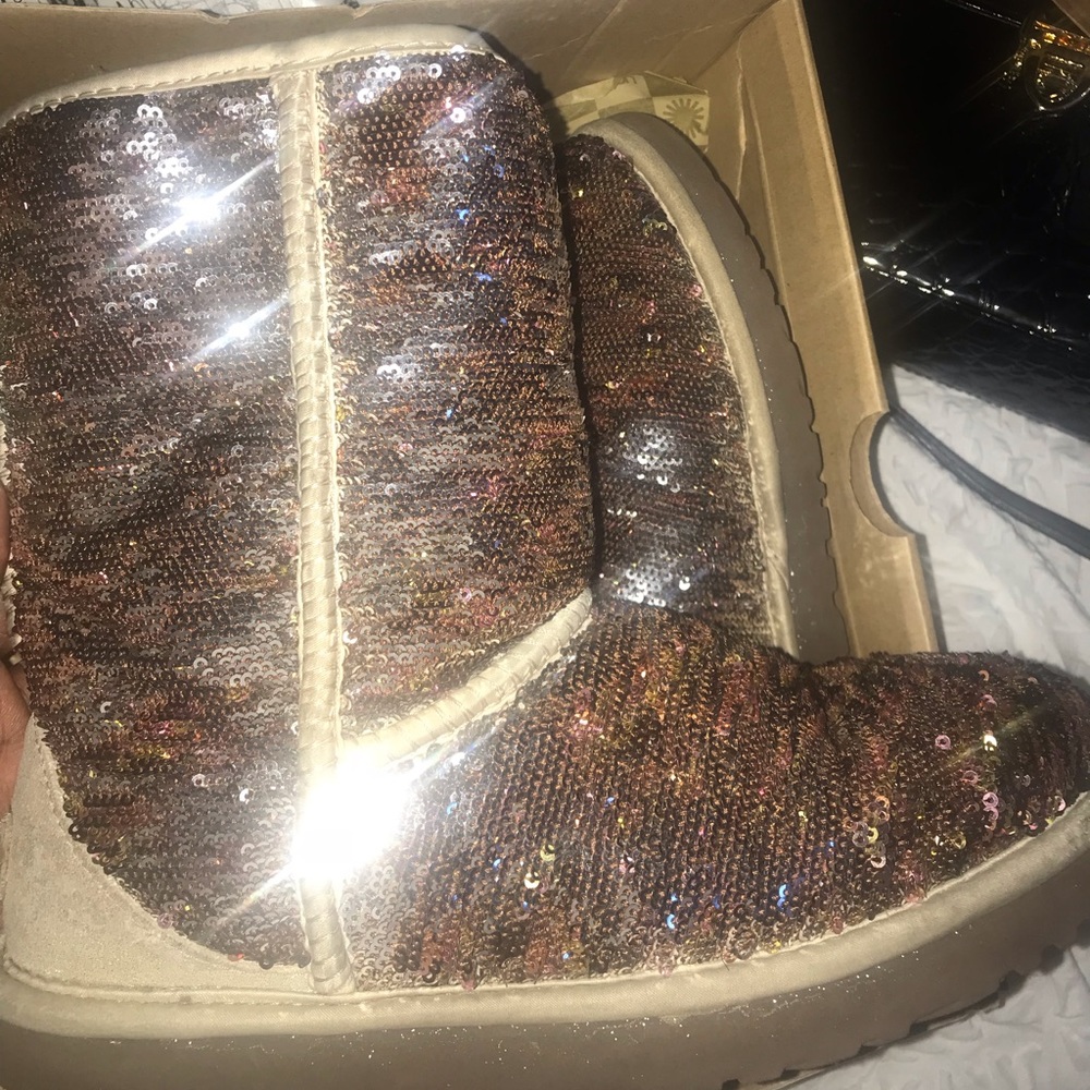 UGG CLASSIC SHORT SPARKLES
